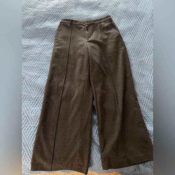 Uniqlo Pants - Uniqlo Wide Leg Charcoal Trousers in Size L